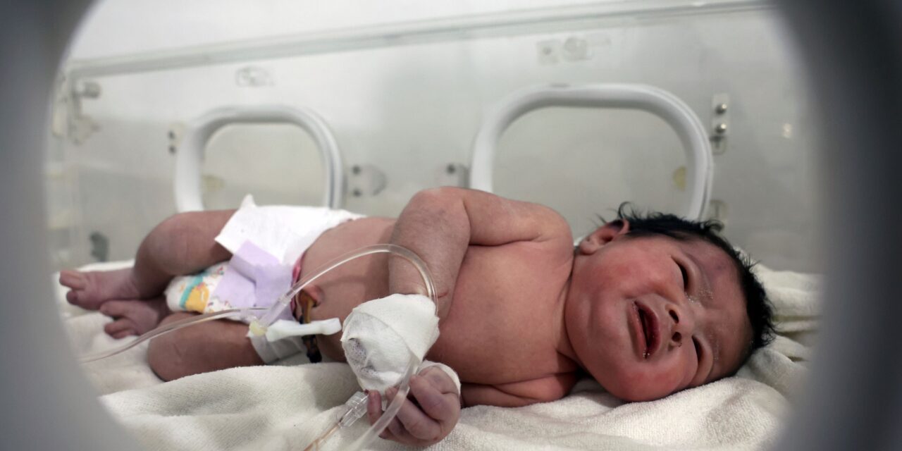A Csoda nevet kapta a romok alatt született szíriai kislány