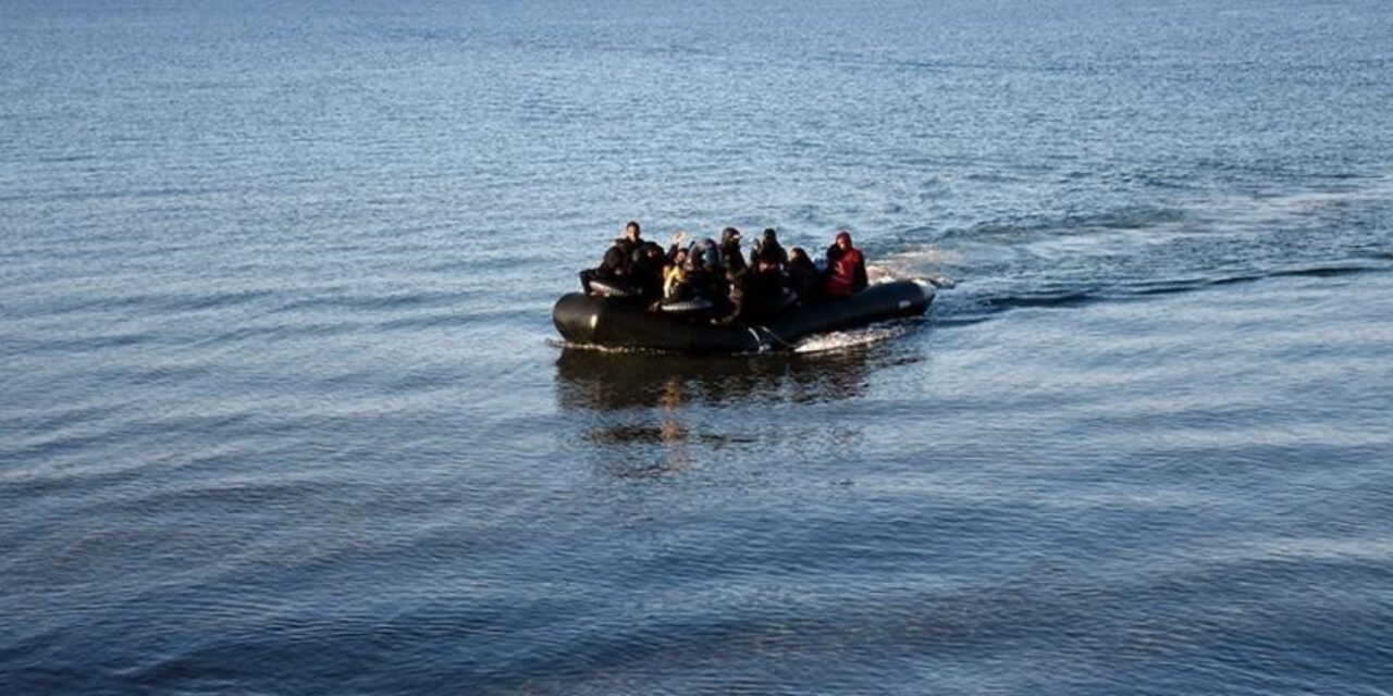 Egy nő és egy gyerek hunyt el, amikor elsüllyedt egy gumicsónak az Égei-tengeren