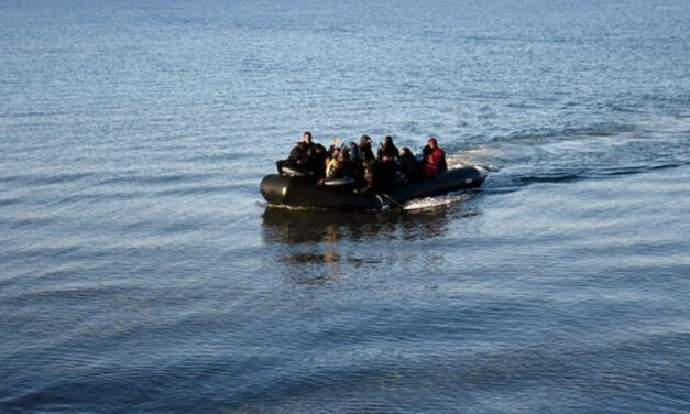 Egy nő és egy gyerek hunyt el, amikor elsüllyedt egy gumicsónak az Égei-tengeren