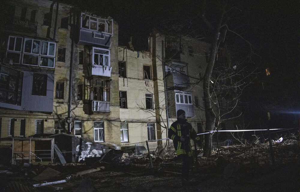 Lakóházba csapódott egy rakéta Harkivban