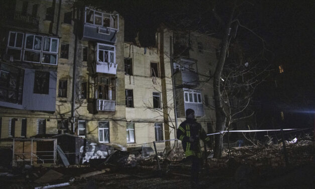 Lakóházba csapódott egy rakéta Harkivban