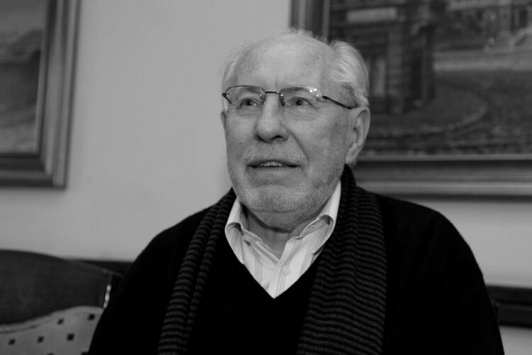 Elhunyt a szerb Szolzsenyicinnek is nevezett Dragoslav Mihailović író