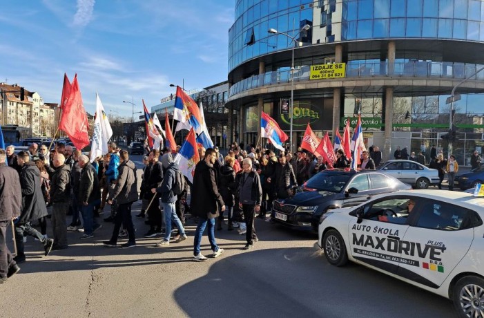 Több városban is visszamondhatták a tüntetőket Belgrádba szállító buszokat