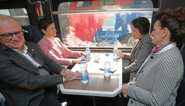 Brnabić: Kínával tárgyalunk új vonatszerelvények beszerzéséről