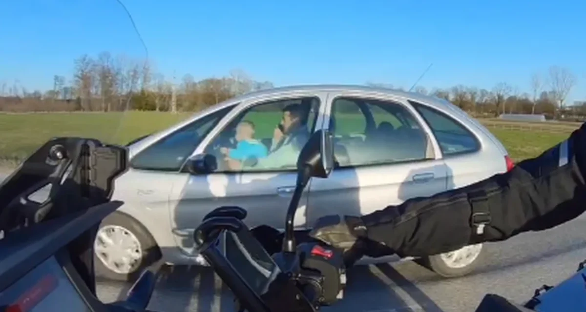 Mások és a saját gyermeke életét is veszélyeztette a felelőtlen sofőr (videóval)