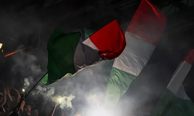 Az UEFA cáfolja az MLSZ-t: Az európai meccseken tiltva vannak a nagy-magyarországos zászlók