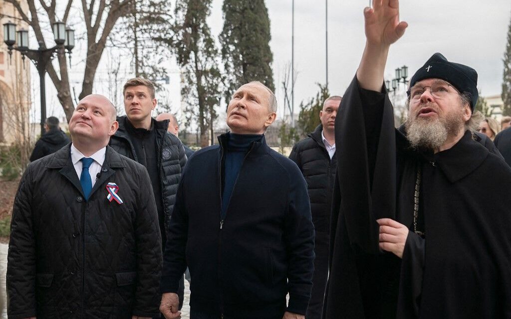 Putyin váratlanul ellátogatott a Krímbe