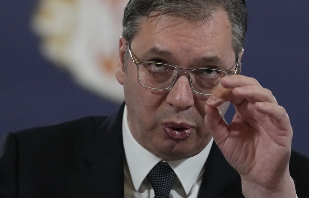 Vučić: Úgy költekeznek, mint a részegek a lakodalomban
