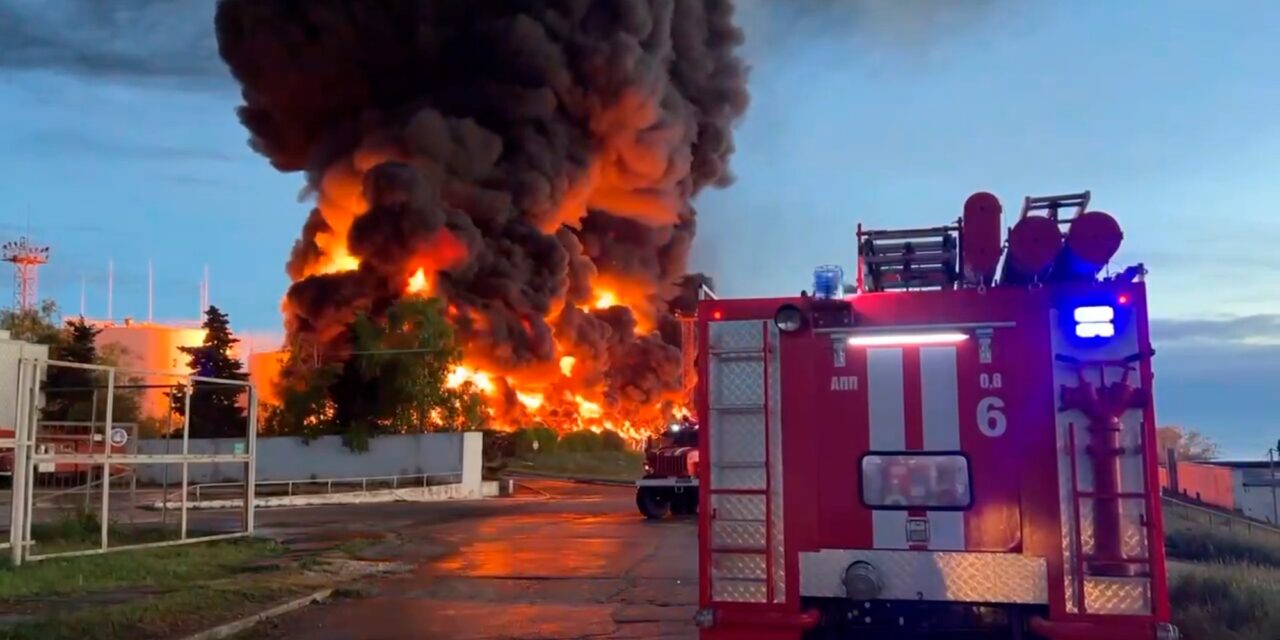 Hatalmas lángokkal ég a Krím félszigeten az orosz haditengerészet üzemanyagraktára