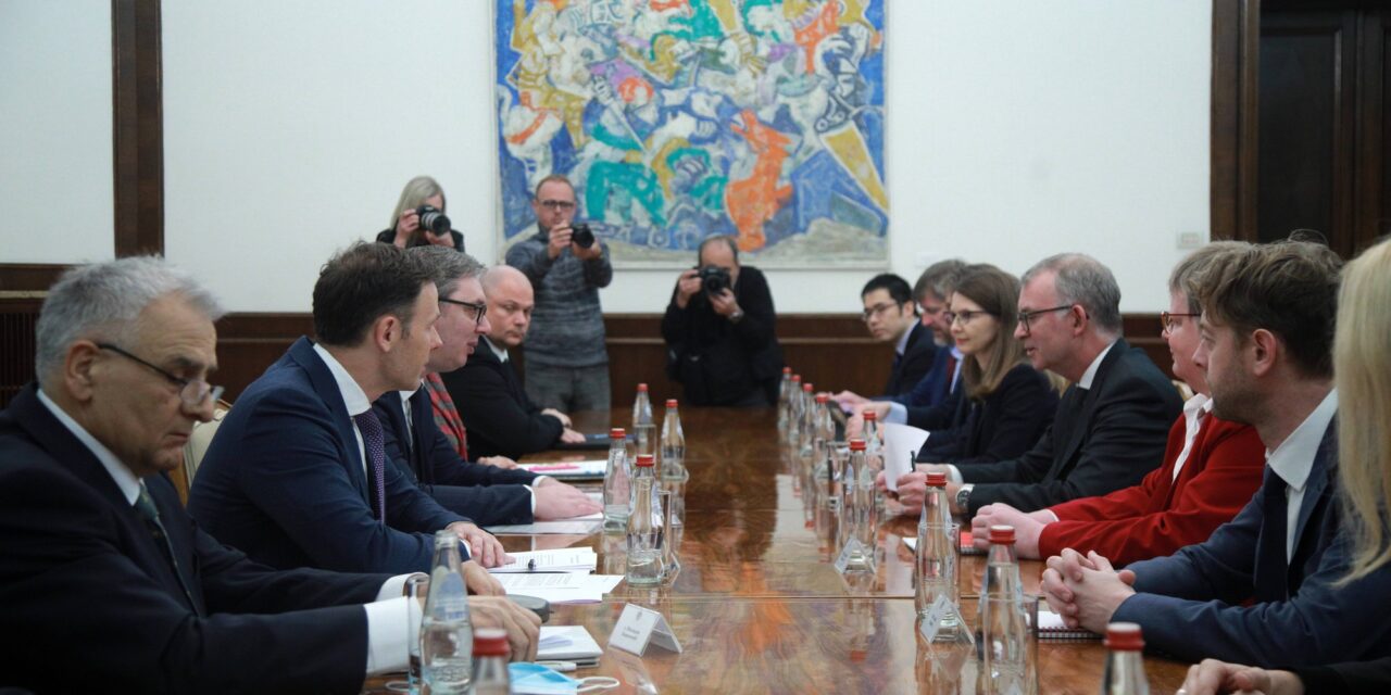 Vučić az IMF küldöttségével tárgyalt: Kiemelt figyelmet kell fordítani a közvállalatokra