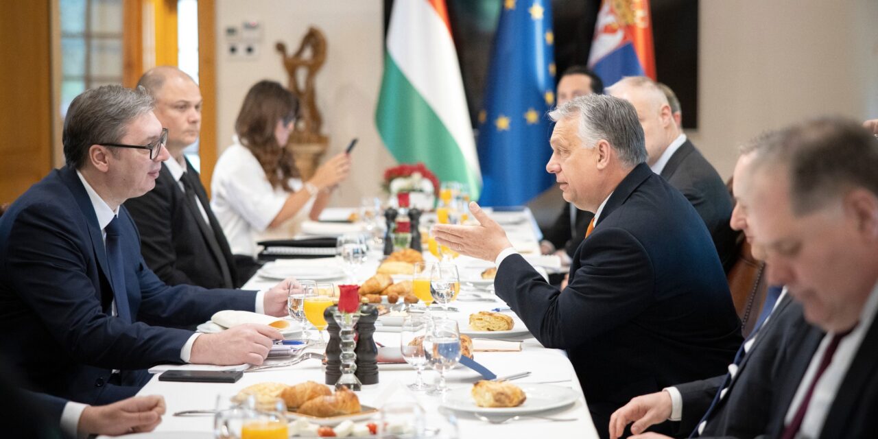 Orbán Viktor: Új szintre emeljük a hadiipari együttműködést Szerbiával