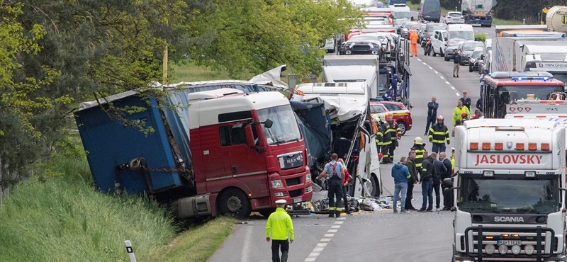 Súlyos balesetet szenvedett Szlovákiában egy magyarországi busz