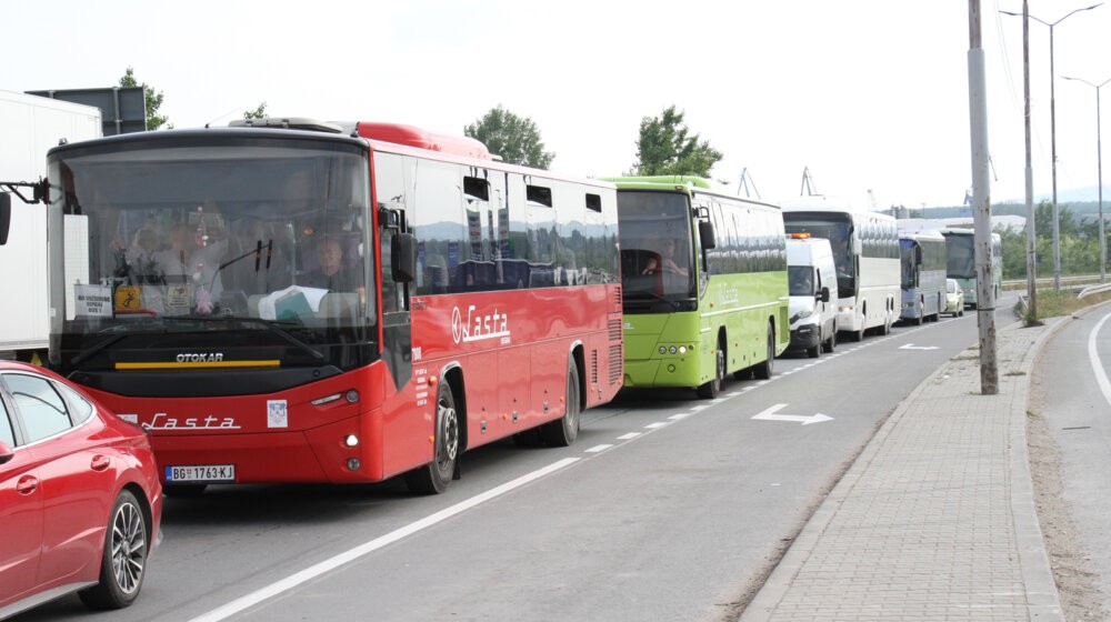 3500 autóbusz 170 ezer embert szállít ma Belgrádba?