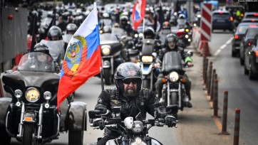 Orosz motoros konvoj haladna át Szerbián is