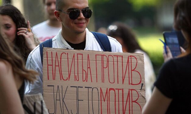 Több mint ezer akadémikus, professzor és tanár támogatja a Szerbia az erőszak ellen tüntetéssorozatot